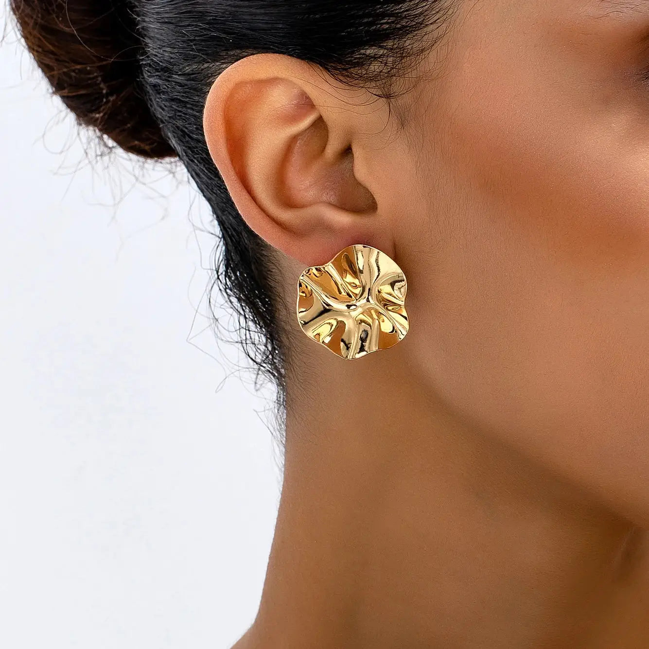A Pair of Irregular Round Gold-Tone Hammered Metal Stud Earrings by Simples Market