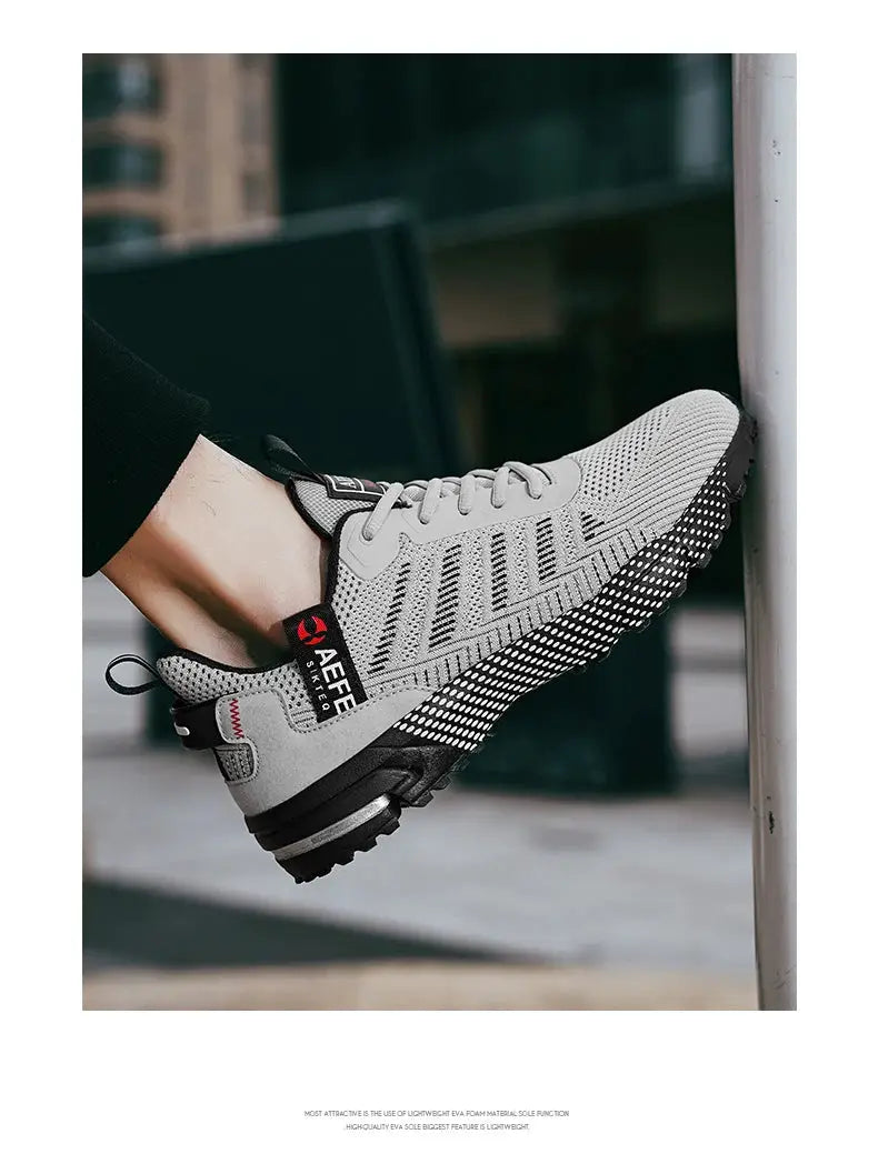Simples Market men's running shoe, grey breathable knit upper with black-and-white speckled sole
