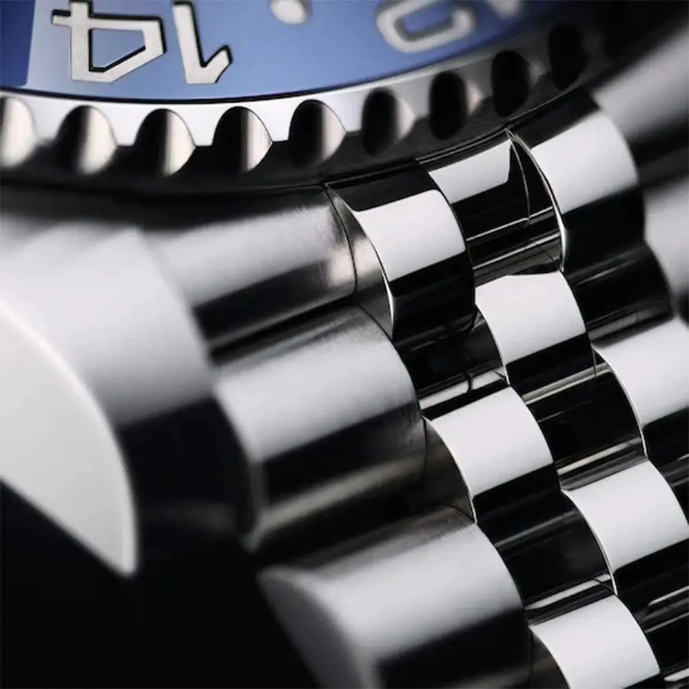 PAGANI DESIGN V3 GMT men's luxury stainless steel watch with blue bezel, close-up of the bracelet