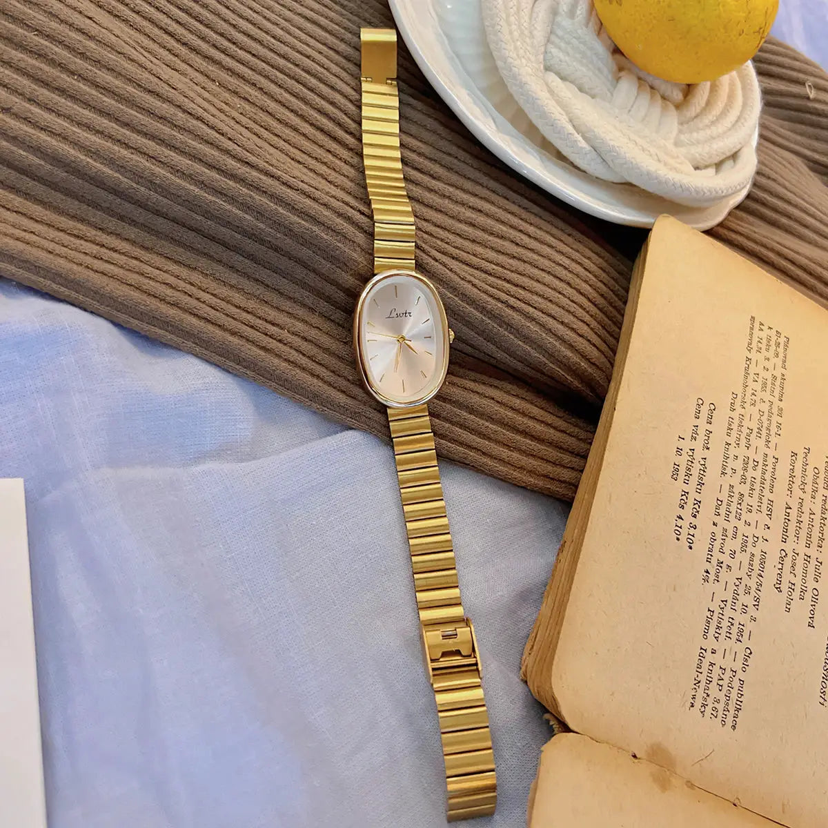 LuxeTime Vintage Gold Bracelet Womens Quartz Watch With Oval Case Elegant In Style Versatile Wear