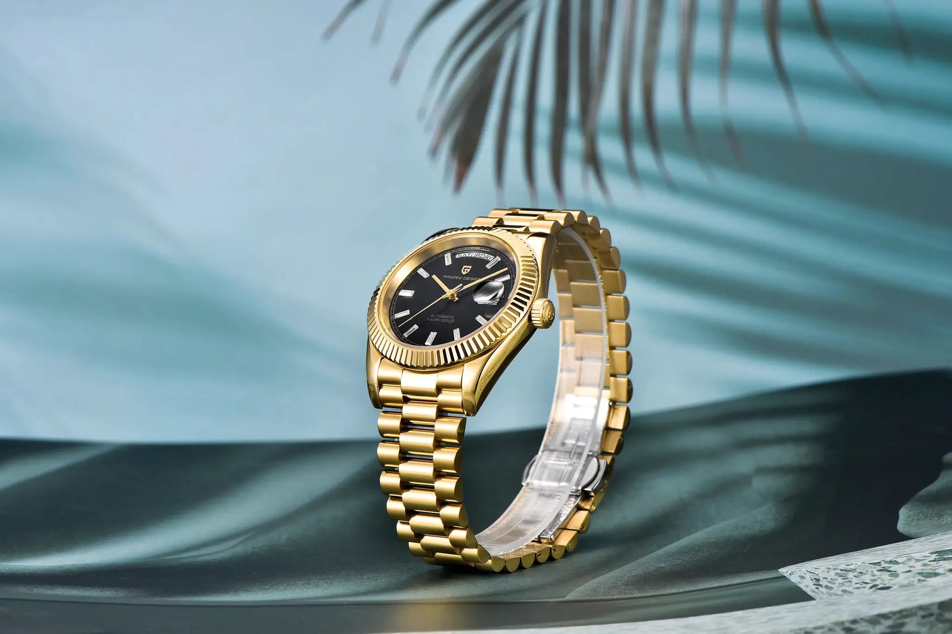 PAGANI DESIGN DD40 gold men's watch with black dial, date window and gold bracelet.