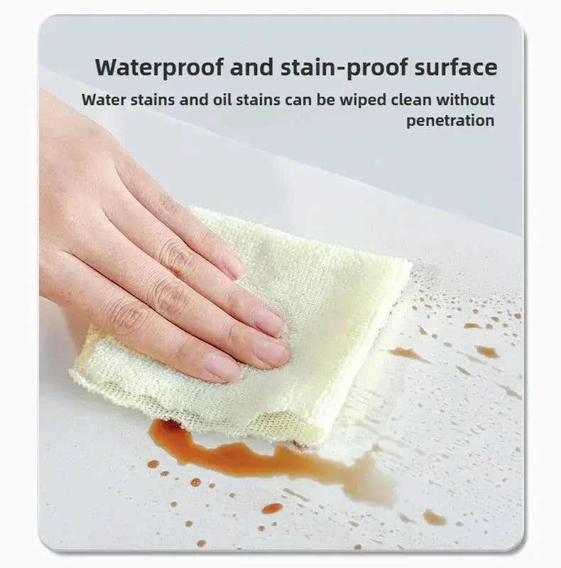Simples Market self-adhesive wallpaper tiles, white, waterproof and stain-resistant, being wiped