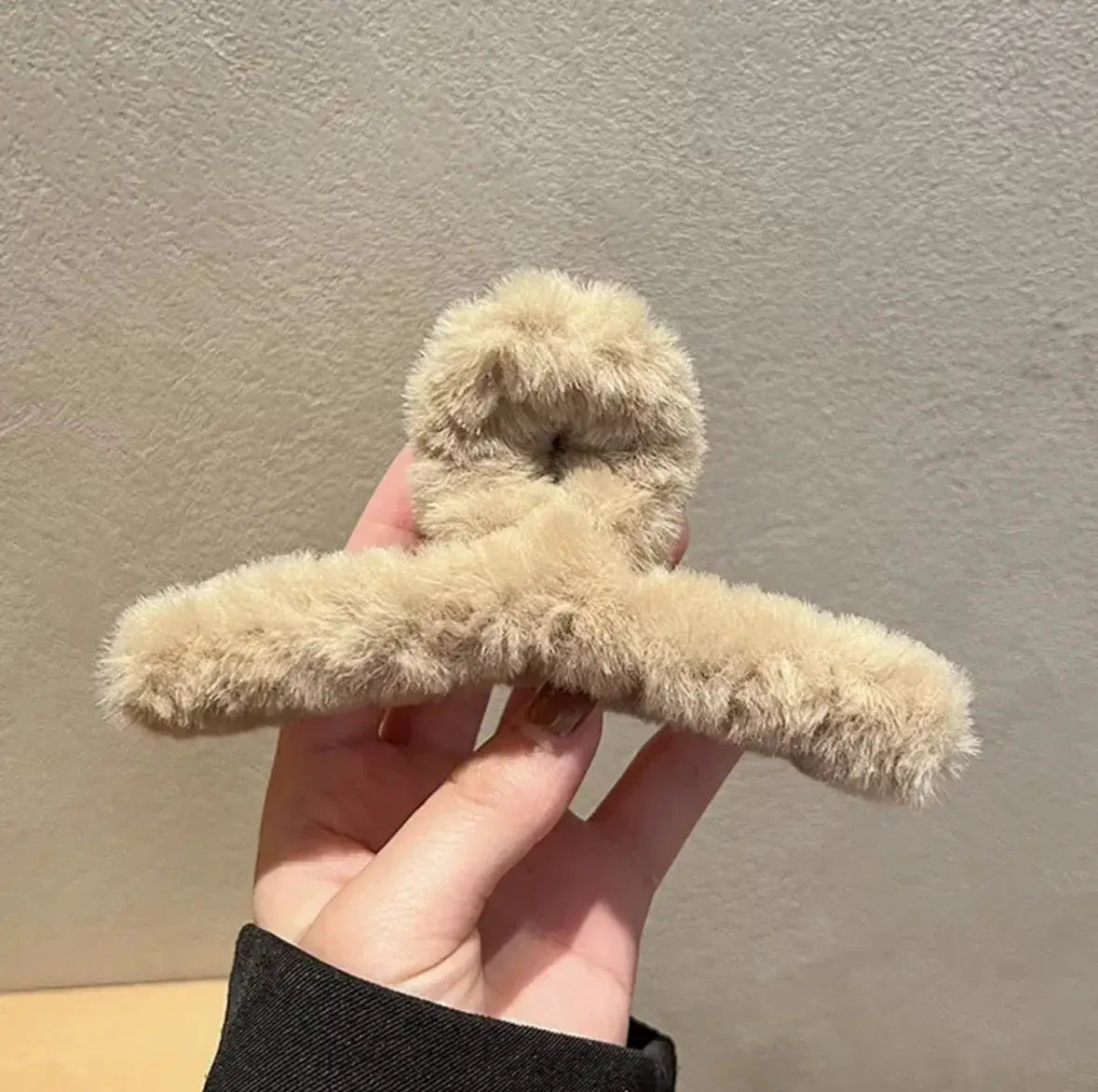 CosyGlam Winter Faux Fur Hair Claw Clip Acrylic Crab Barrette For Cosy Winter Styles