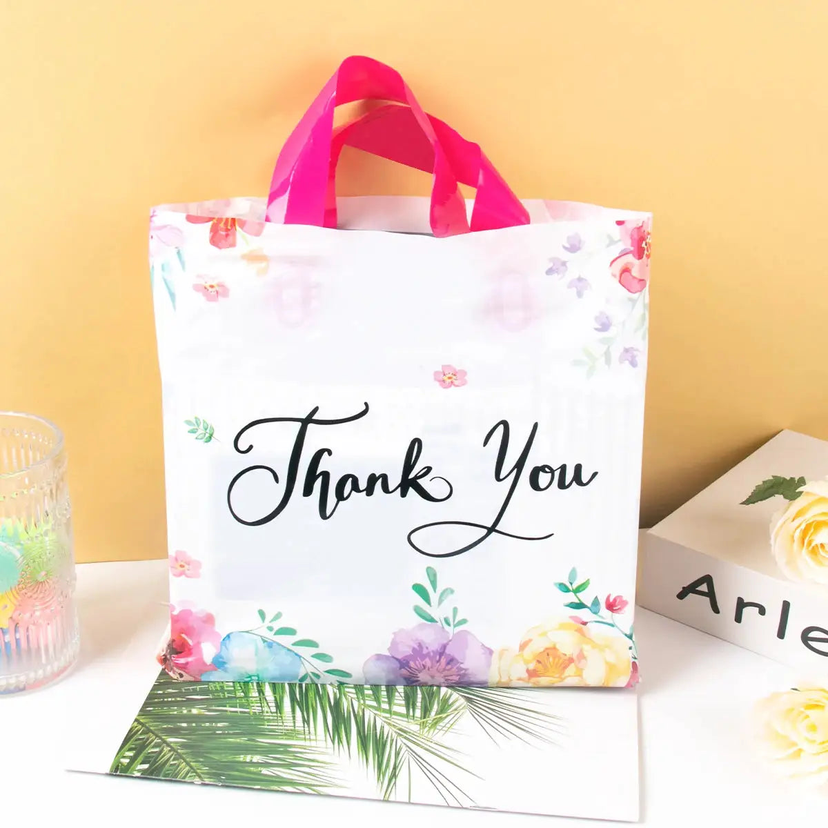 Thank You gift bags with pink handles, 10-pack by Simples Market, floral print.