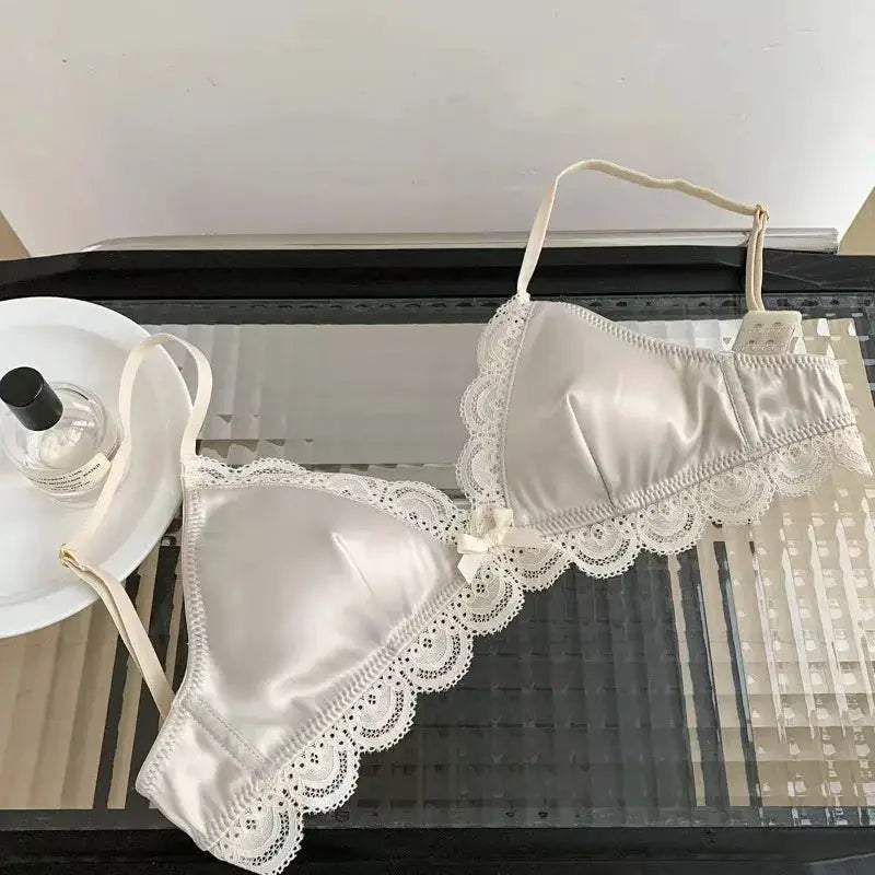 SP&CITY Korean-style satin triangle-cup lace bra with bow, cream color, scalloped lace trim.