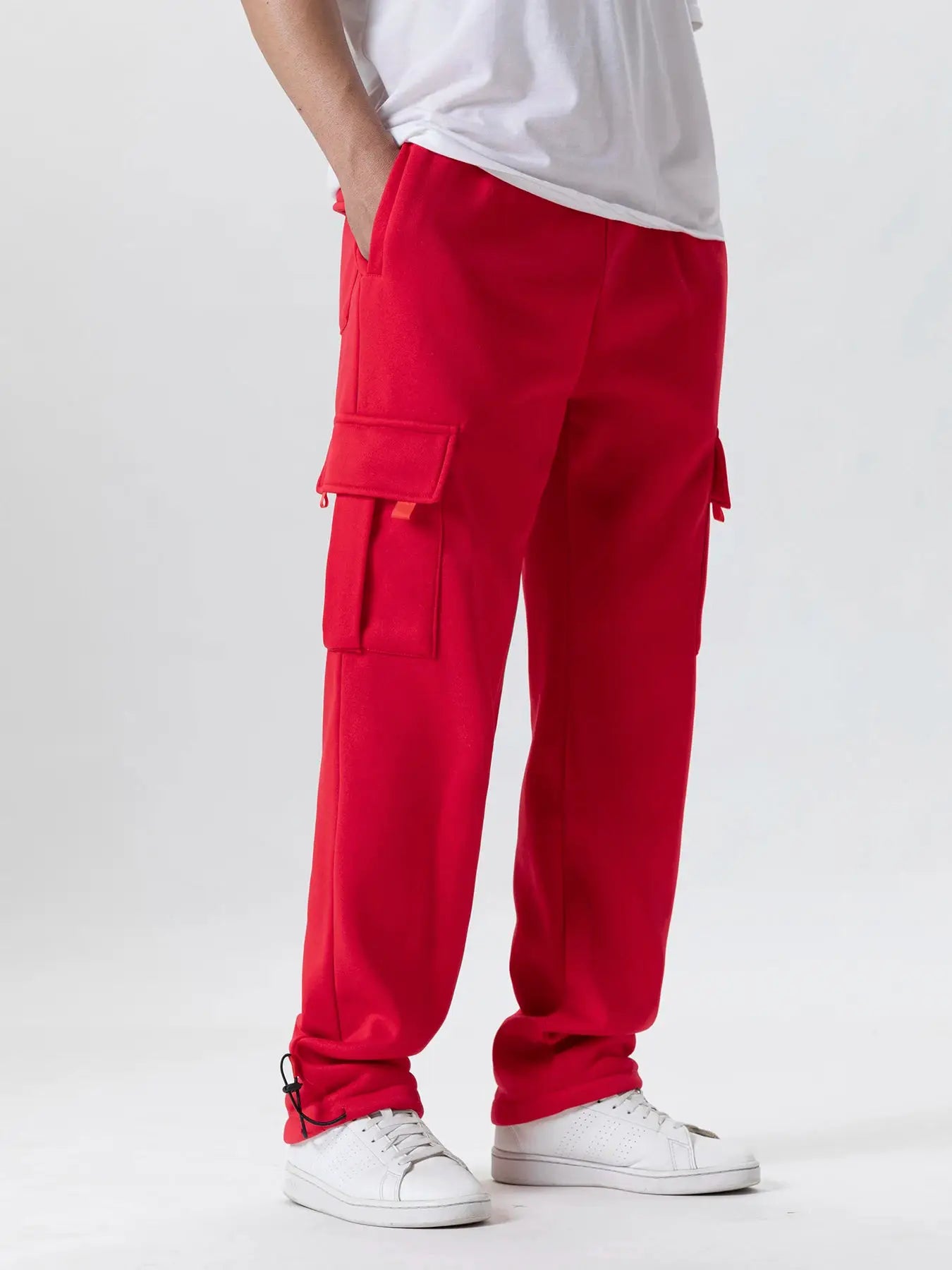 Mens red cargo joggers with multiple pockets, loose straight fit, ankle drawstrings, Simples Market