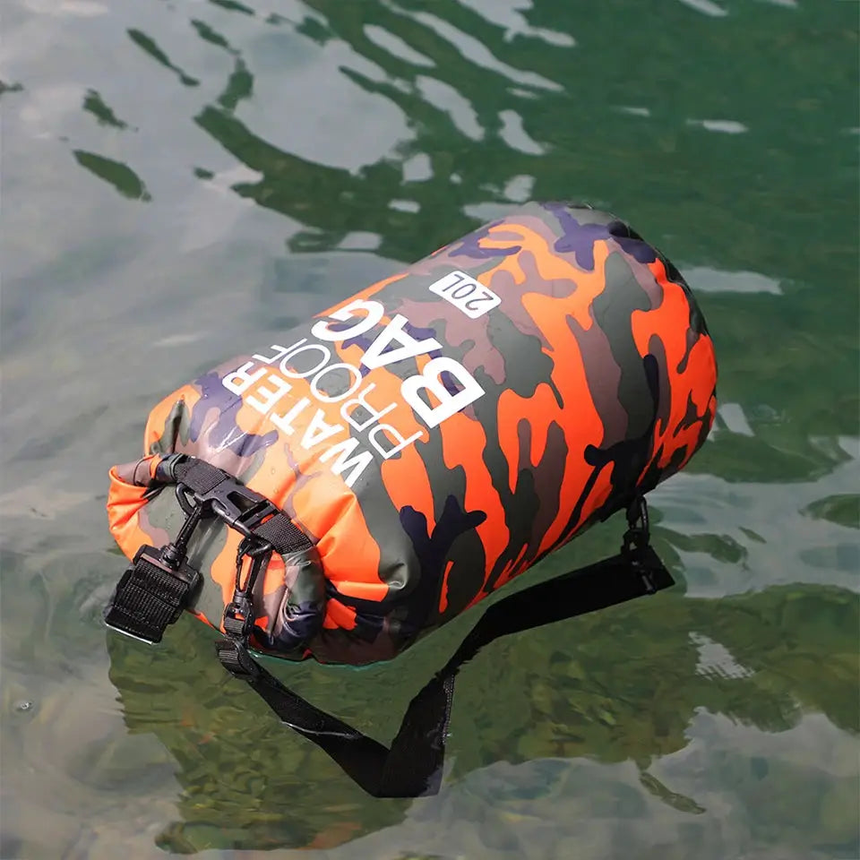 Dry bag waterproof in orange camouflage with roll-top closure and adjustable shoulder strap.