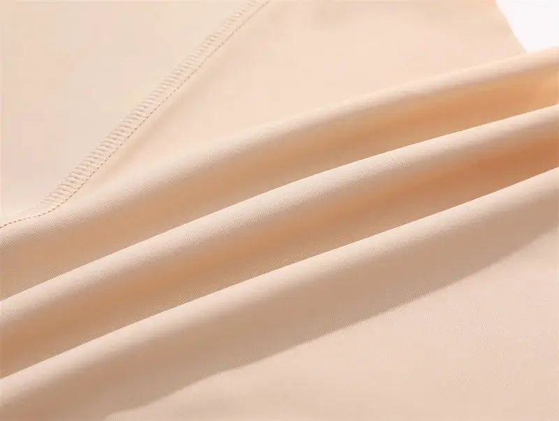 Large-size women's seamless high-waist shapewear briefs by Simples Market in beige ice silk, breathable.