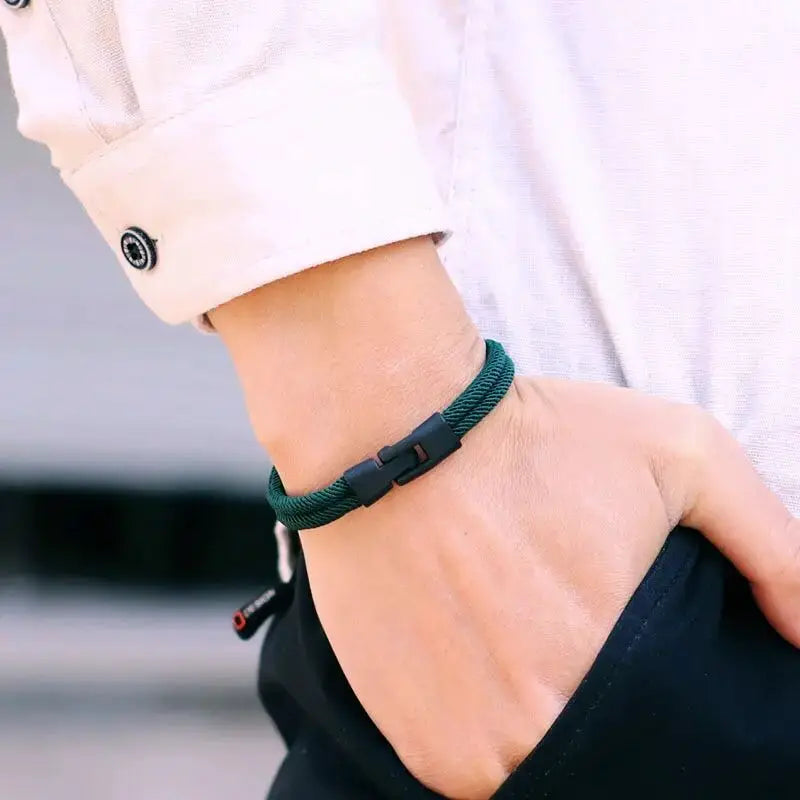 Men's double-layer green rope bracelet with detachable zinc alloy clasp worn on the wrist