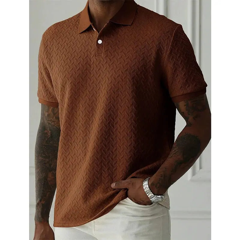 Men's brown polo shirt with short sleeves and textured chevron pattern, Simples Market.