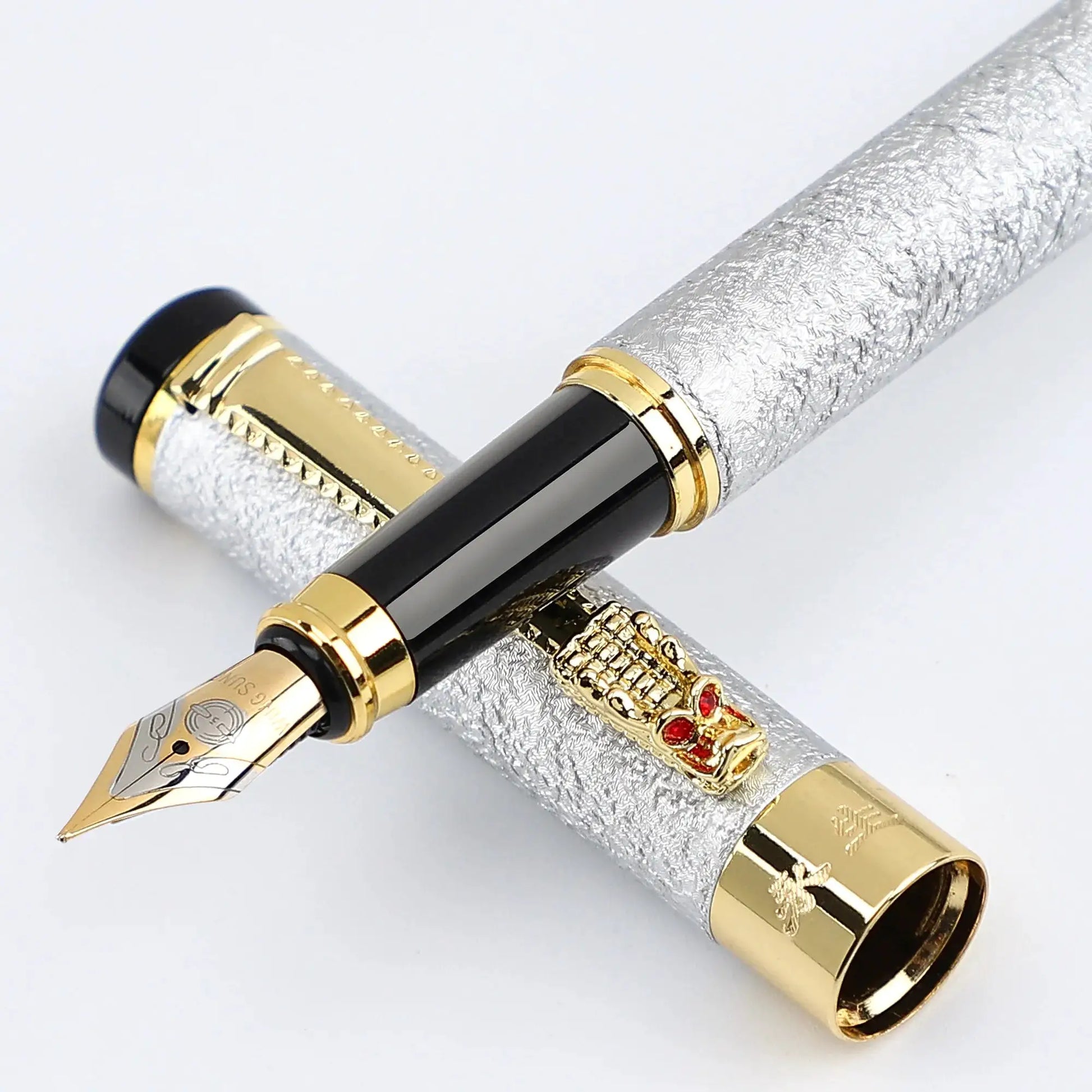 Simples Market Scrub Metal Fountain Pen with Lridium 0.5mm nib, silver textured barrel and gold trim