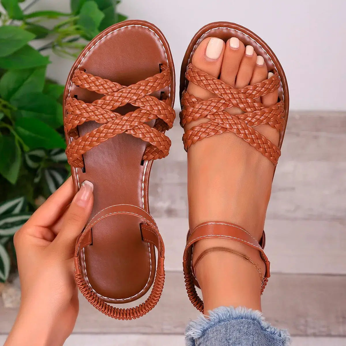 NovaWalk Women Flat Sandals With Roman Straps Non Slip Rubber Soles For Everyday Comfort And Casual Style