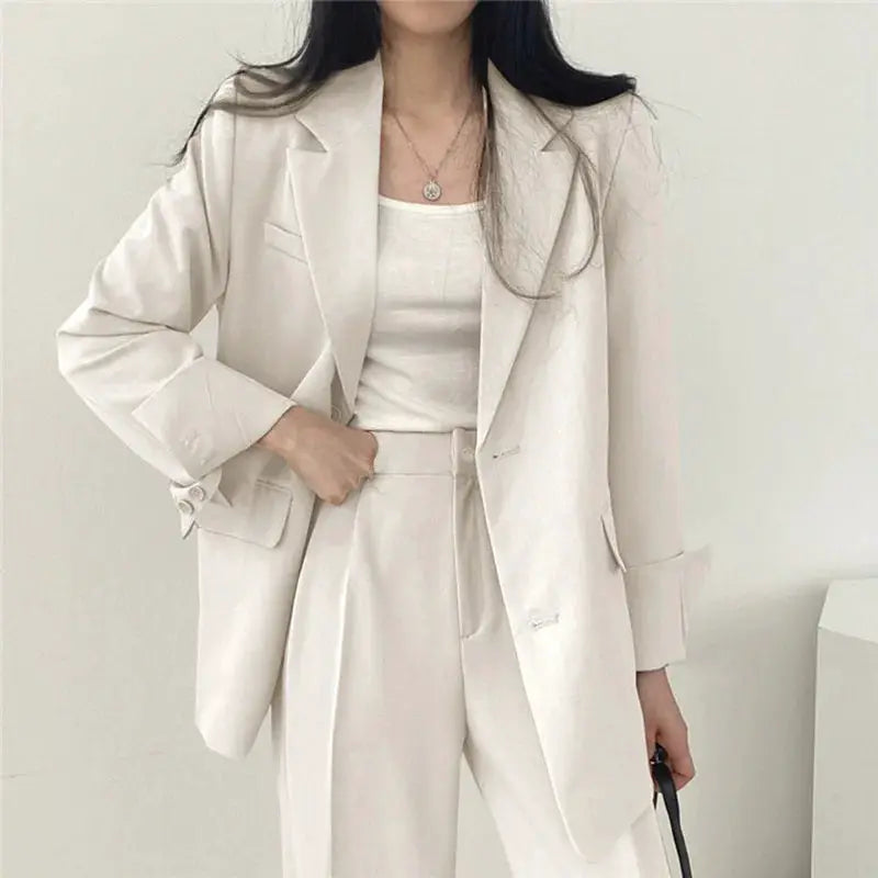 Two-piece blazer suit for women, cream beige with long sleeves and matching pants