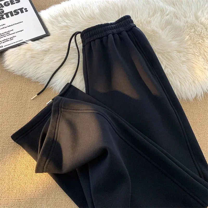 Men's heavy-duty sweatpants, black with elastic drawstring waist and loose straight fit.