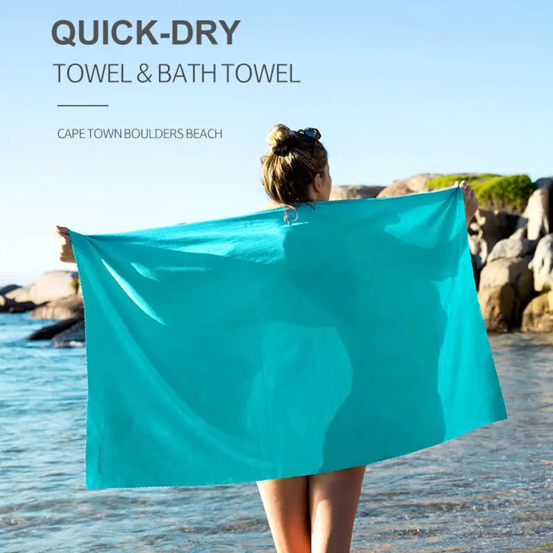 Quick-dry towel, turquoise microfiber beach and camping towel, ultralight and portable.
