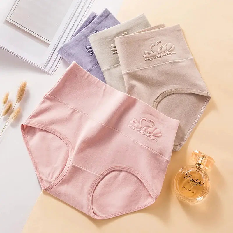4-pack women's high-waist breathable cotton briefs by Simples Market in pink, lilac, beige and taupe with a swan emblem.