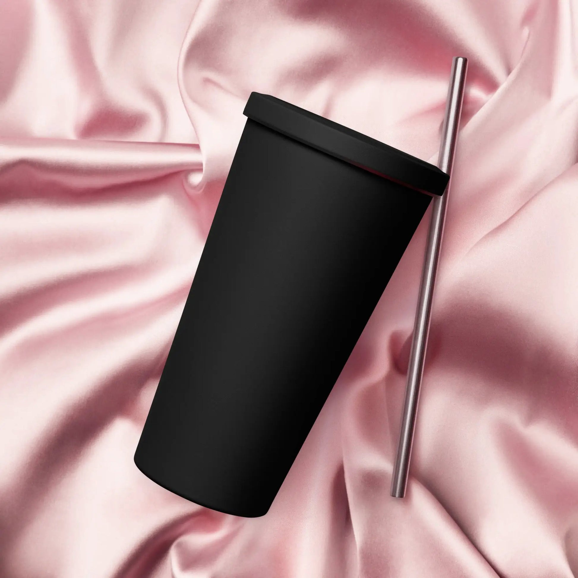 Insulated tumbler with straw, black finish, Simples Market.