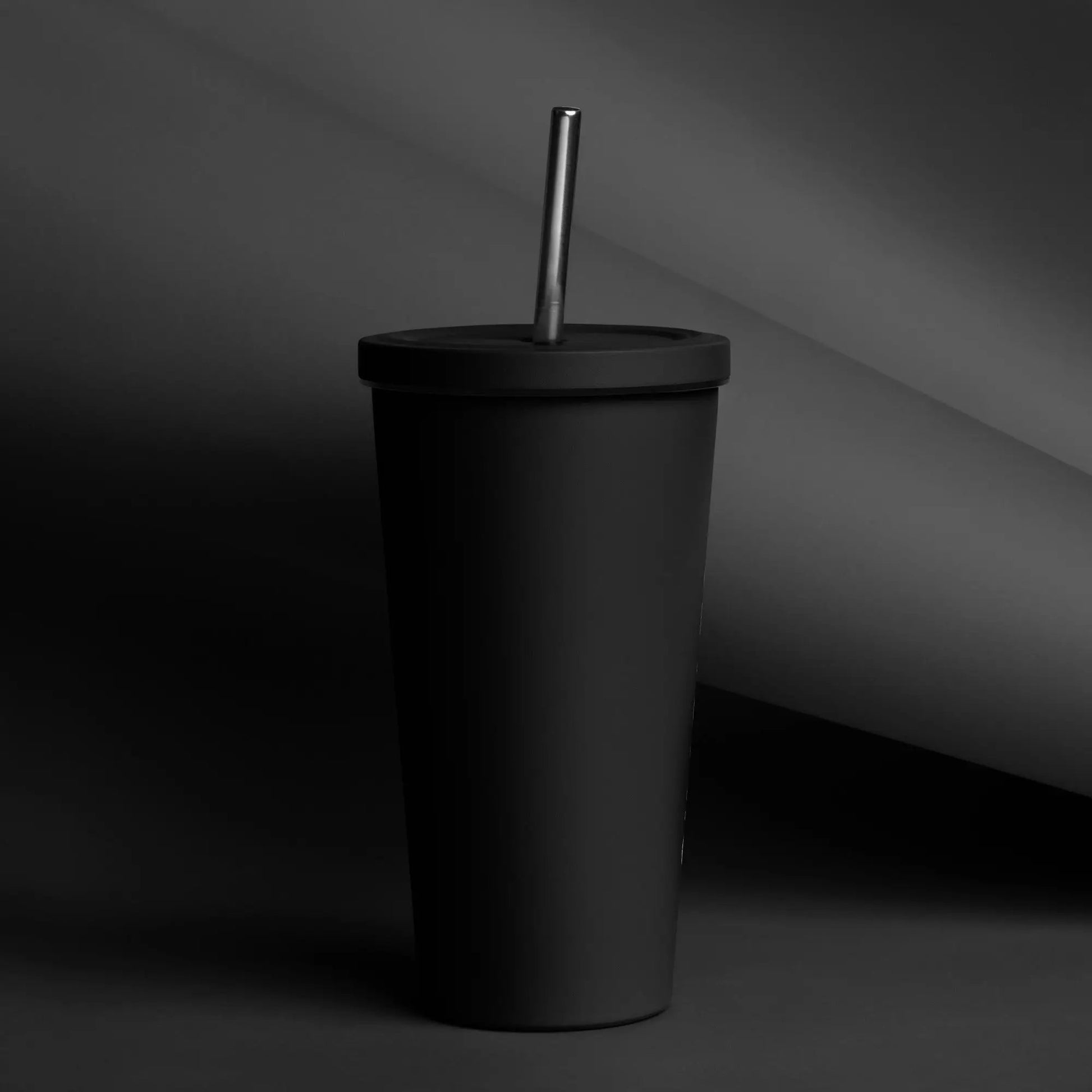 Simples Market insulated tumbler with straw, black finish