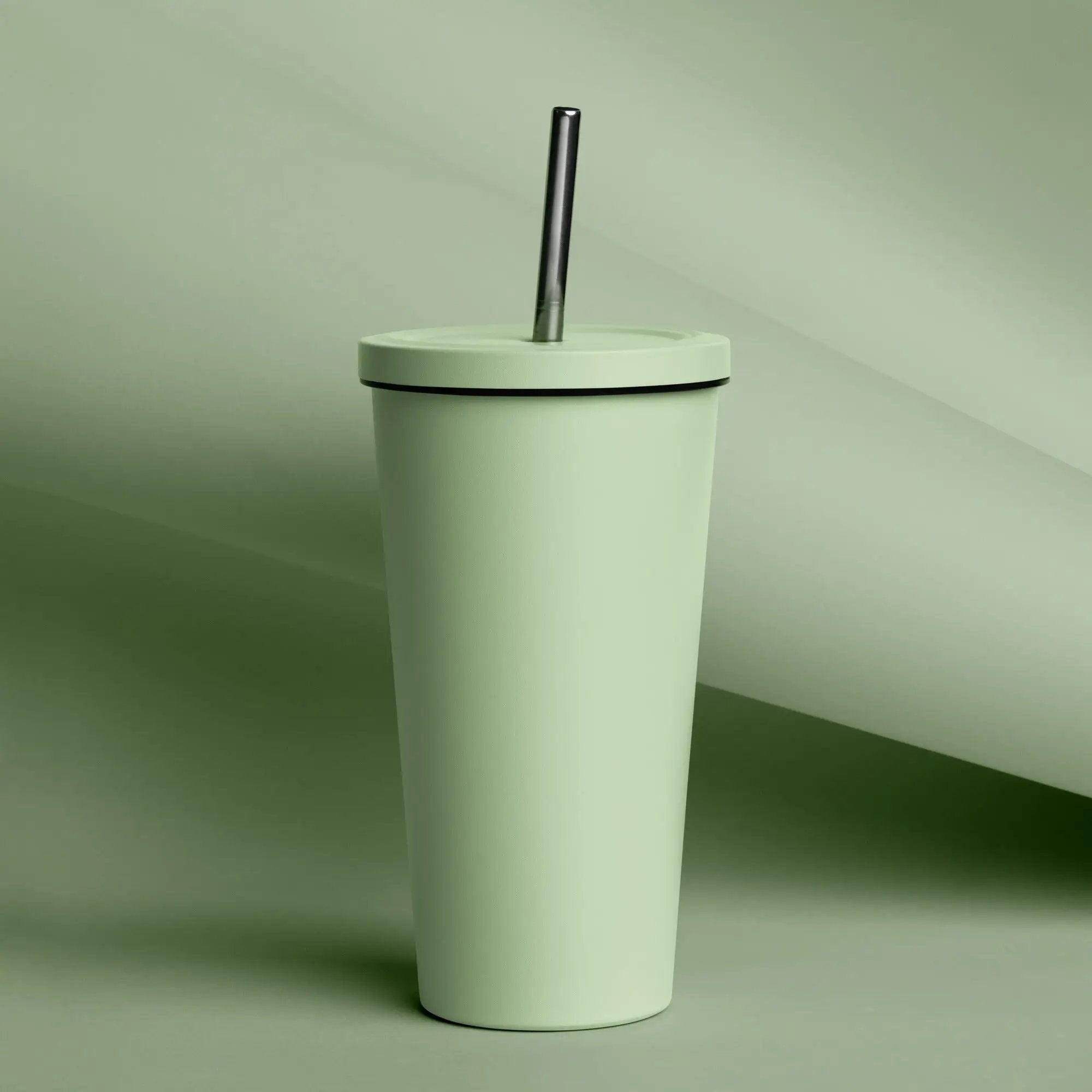 Insulated tumbler with straw in mint green by Simples Market.