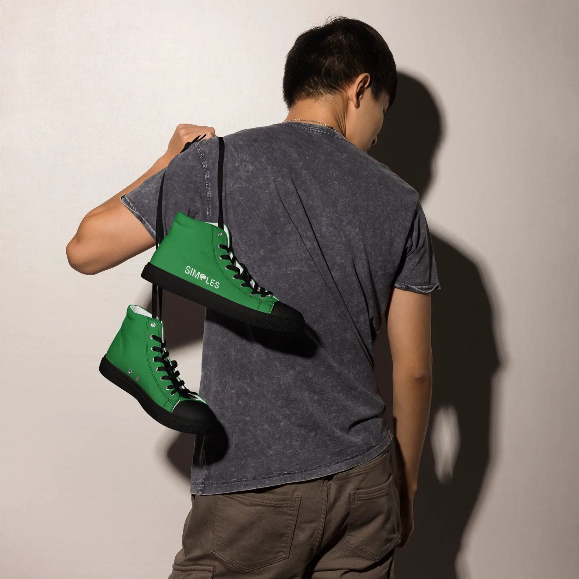 Men's high-top canvas shoes in green by Simples Market; black sole, white laces