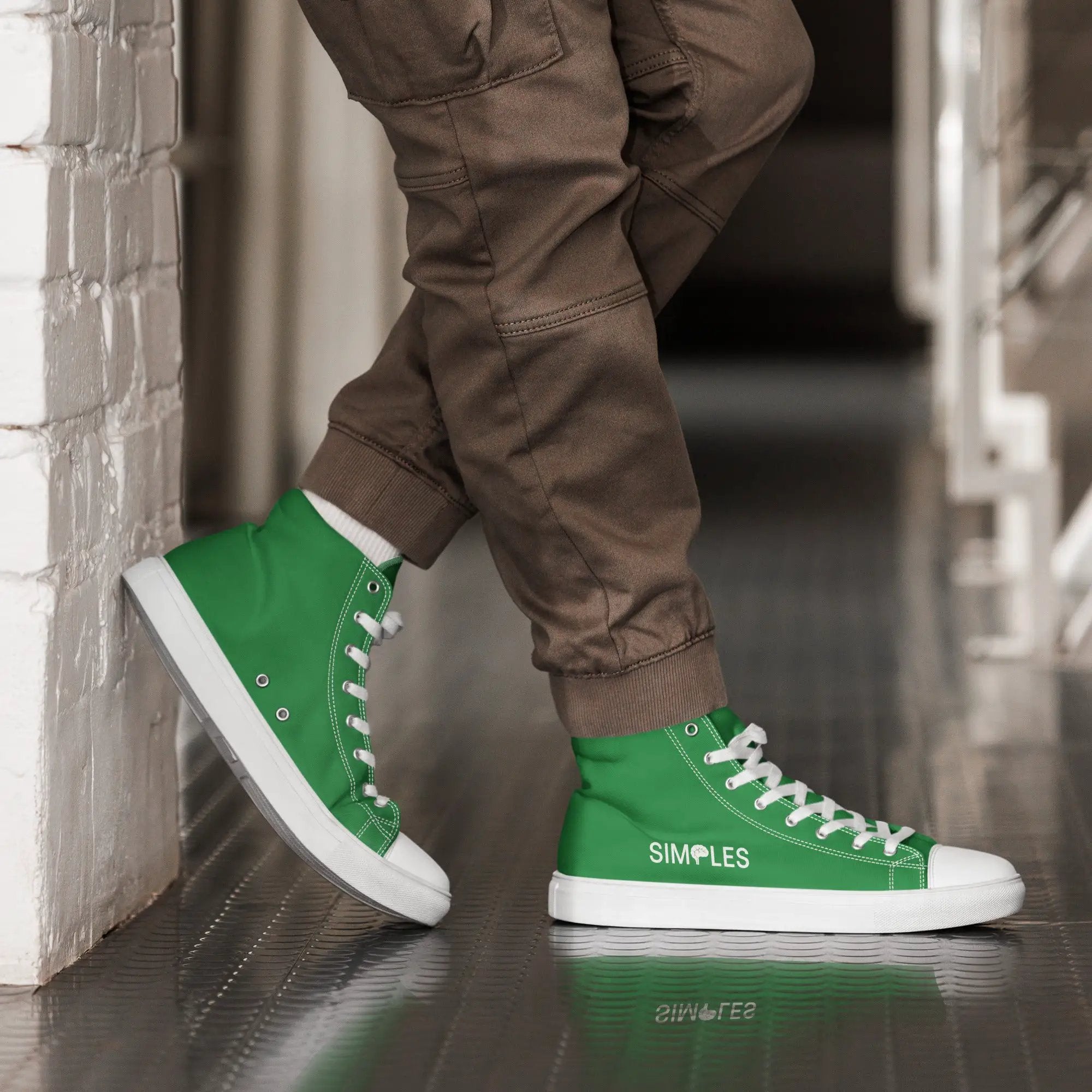 Men’s green high-top canvas shoes by Simples Market
