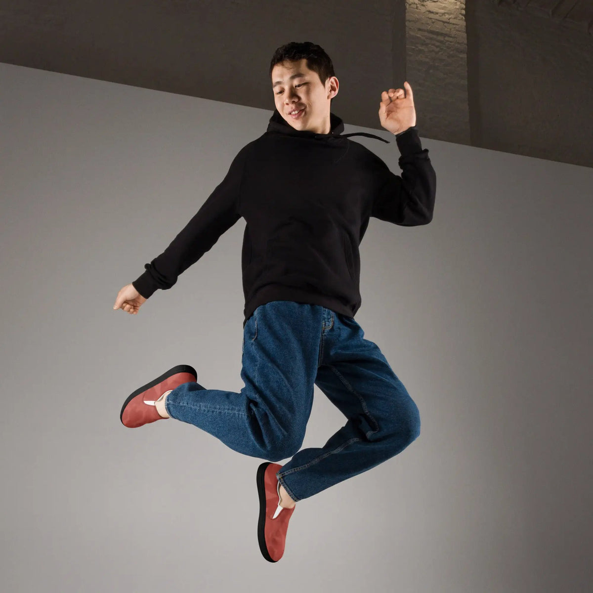 Men’s red canvas slip-on shoes by Simples Market; two red slip-ons visible on model.