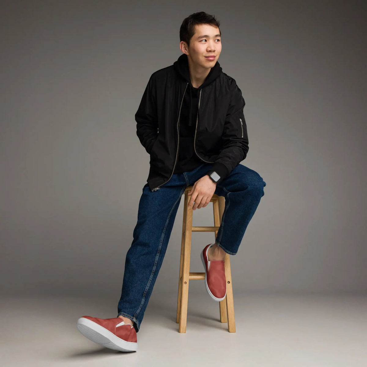Men’s slip-on canvas shoes by Simples Market, red canvas uppers with white sole.