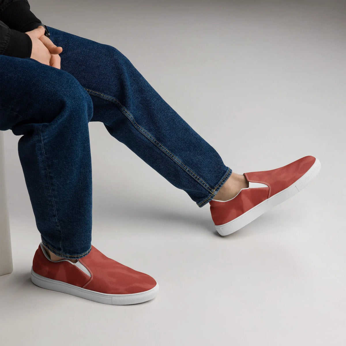 Men’s slip-on canvas shoes by Simples Market in red with white sole