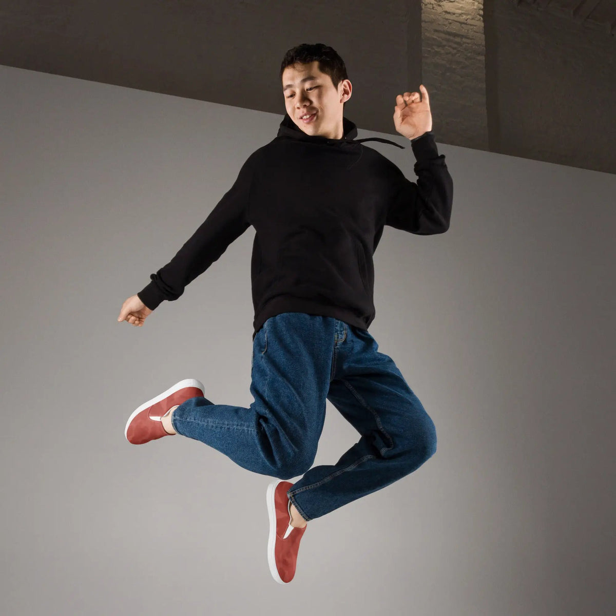 Men’s red canvas slip-on sneakers by Simples Market with white soles; two shoes visible