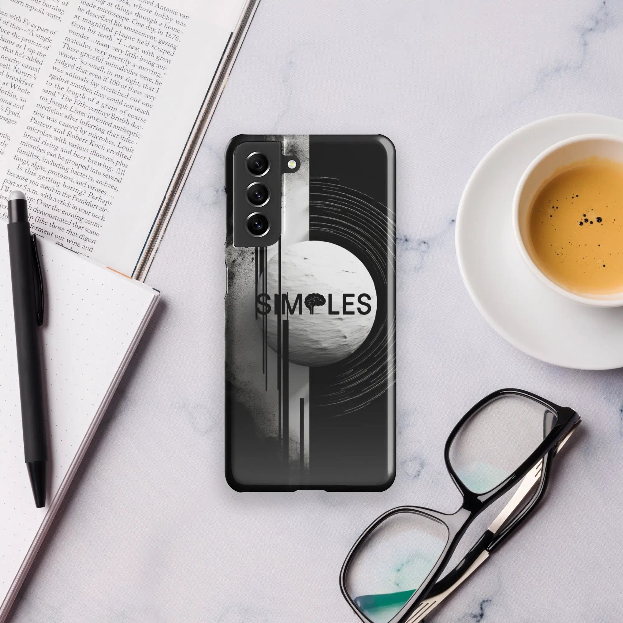 Snap case for Samsung smartphone by Simples Market; black protective cover with circular graphic print.