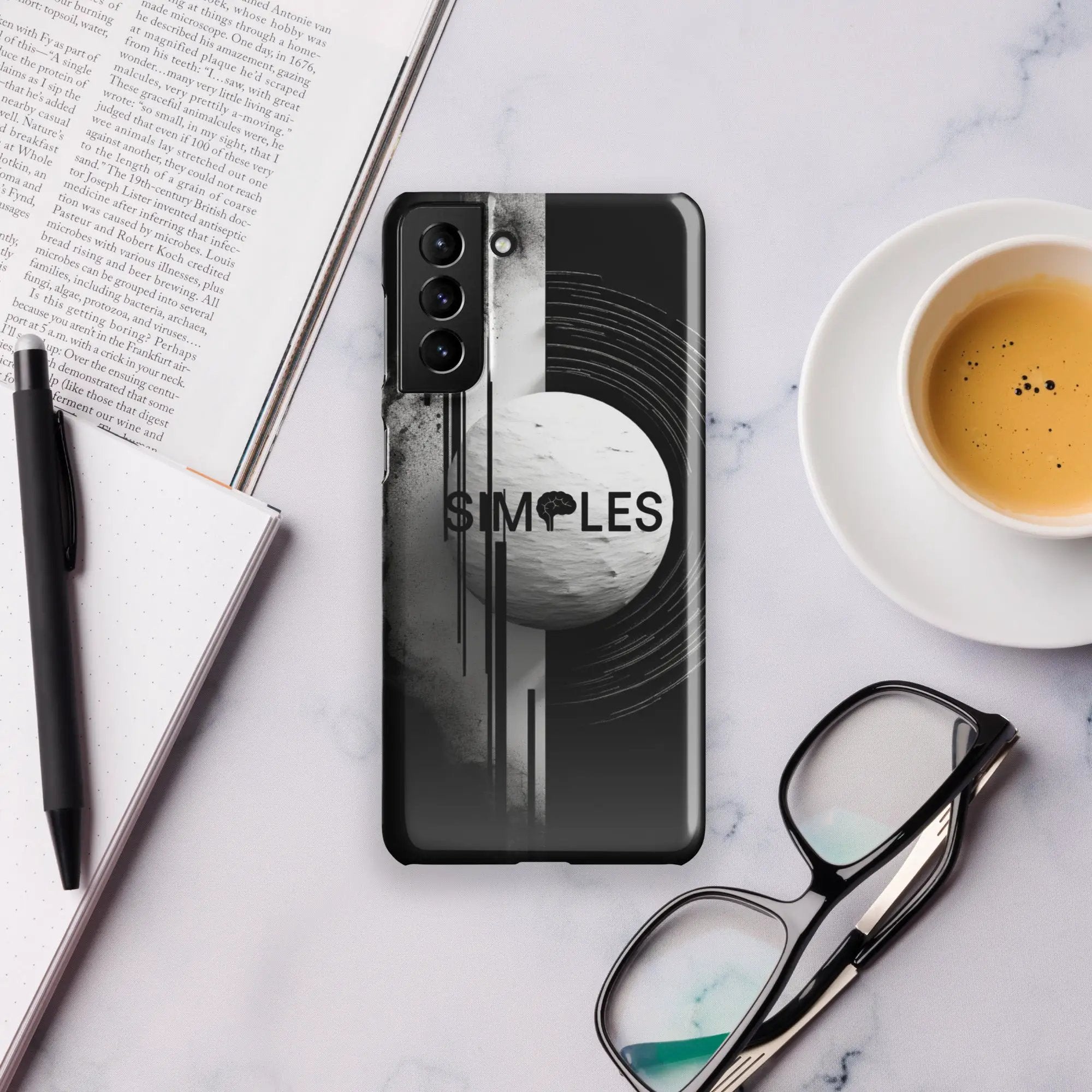 Snap case for Samsung smartphone by Simples Market; black protective shell.