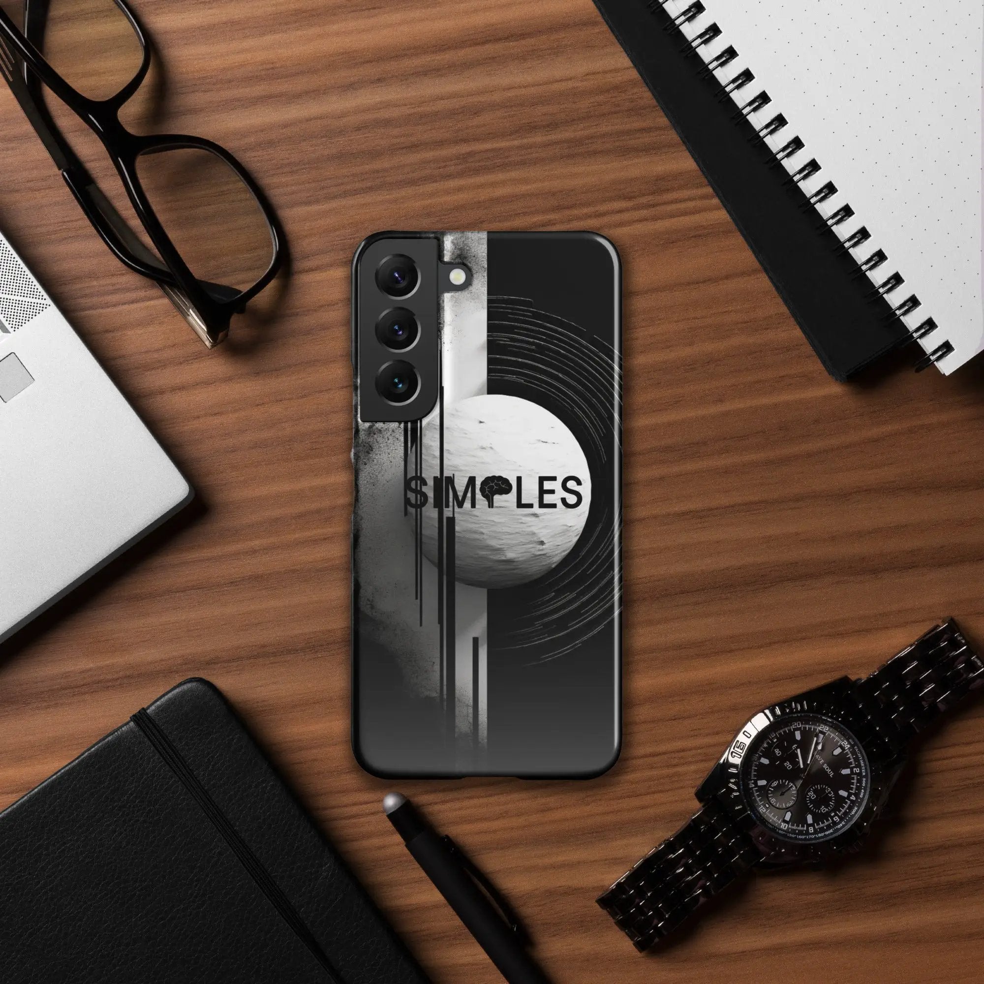 Snap case for Samsung Galaxy by Simples Market; black case with abstract design on a wooden desk