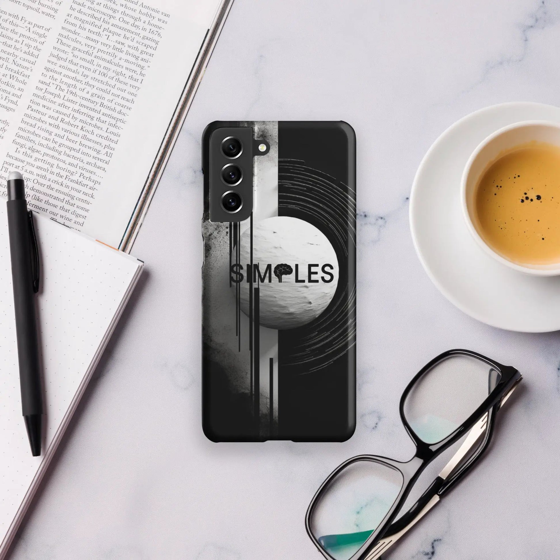 Snap case for Samsung smartphone by Simples Market; black case with abstract grey artwork around the camera.