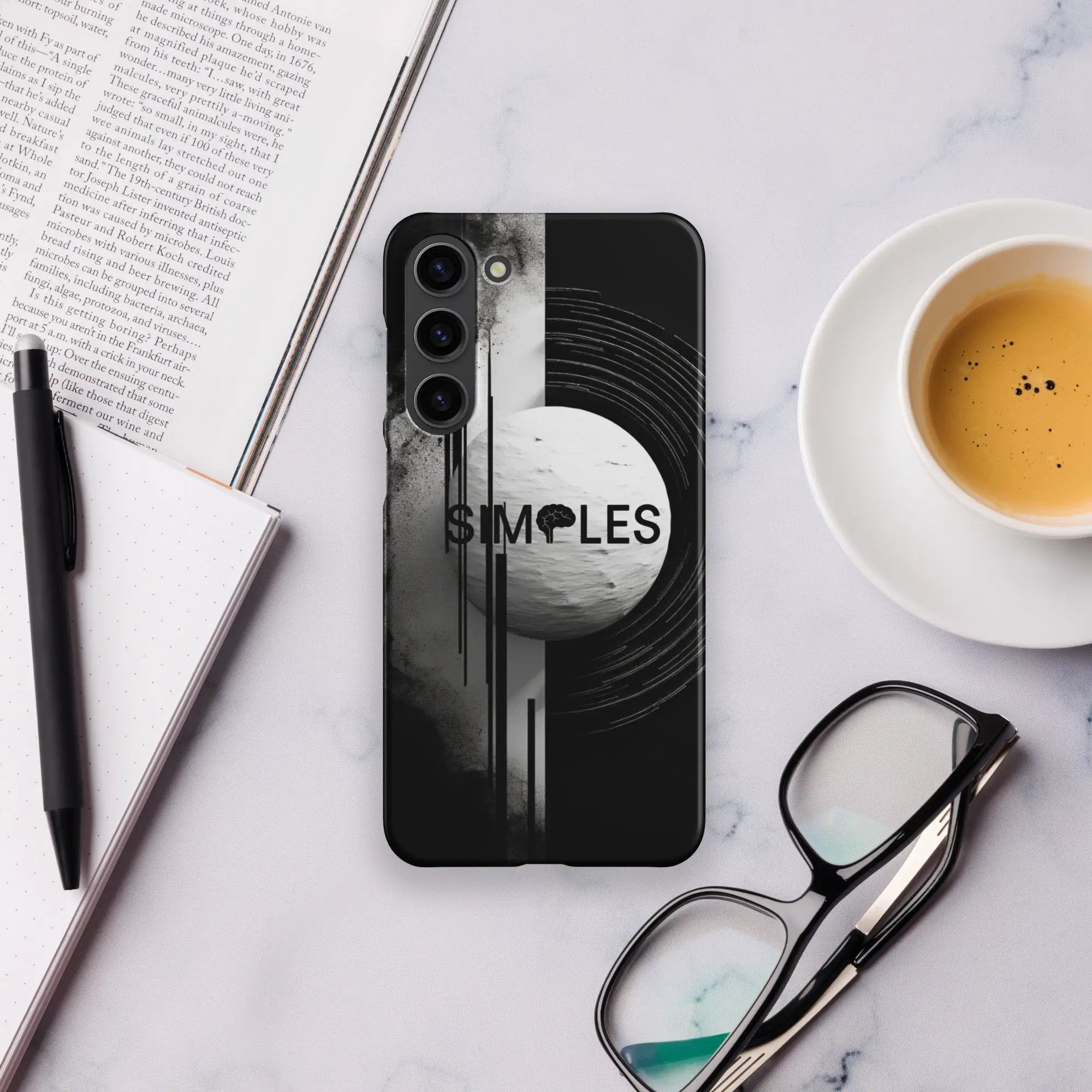 Snap case for Samsung smartphone by Simples Market with a black grayscale planet graphic