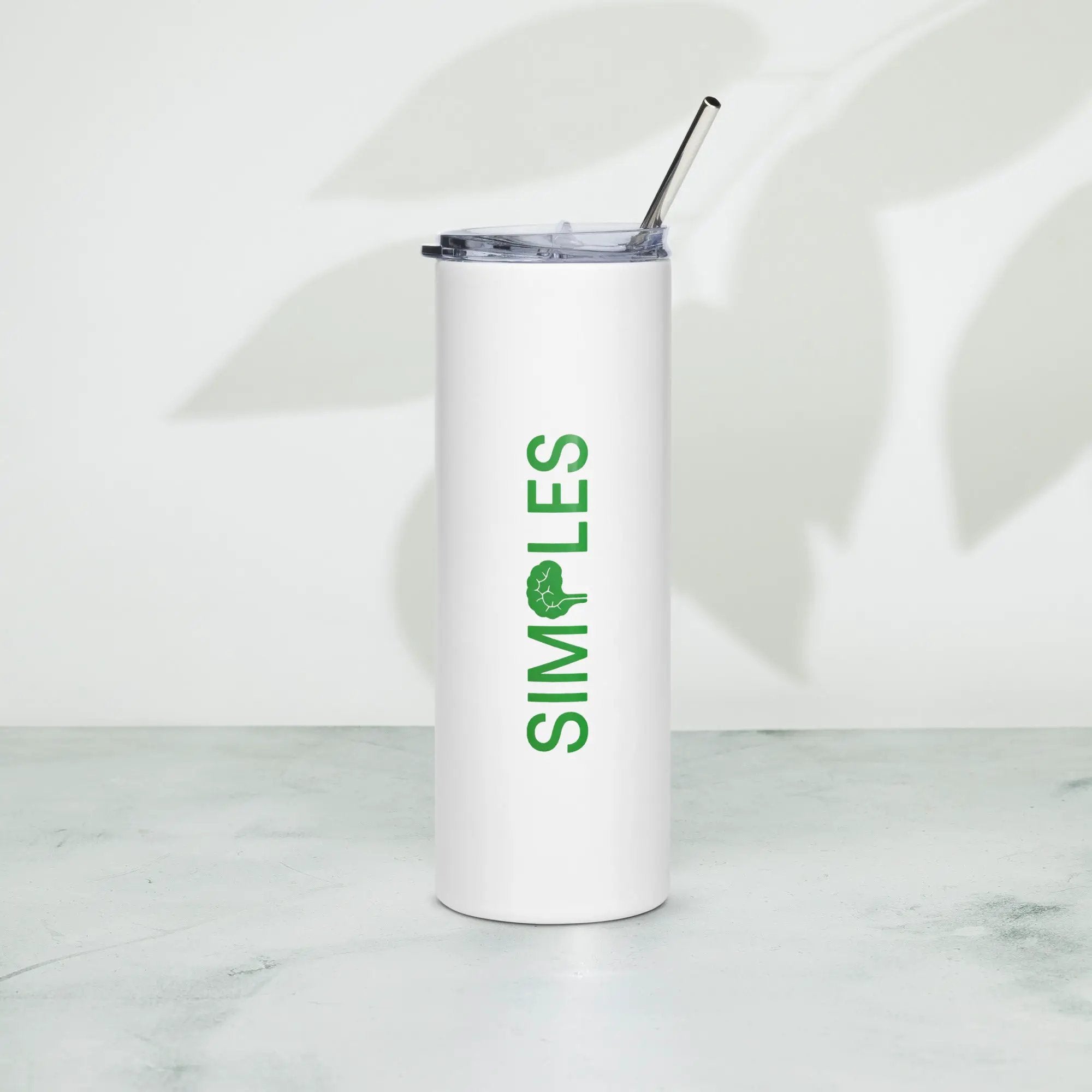 Stainless steel tumbler with white body, clear lid and metal straw by Simples Market