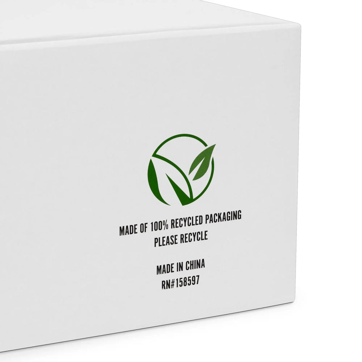 Box for women’s high-top canvas shoes; white packaging with 100% recycled packaging and recycling symbol